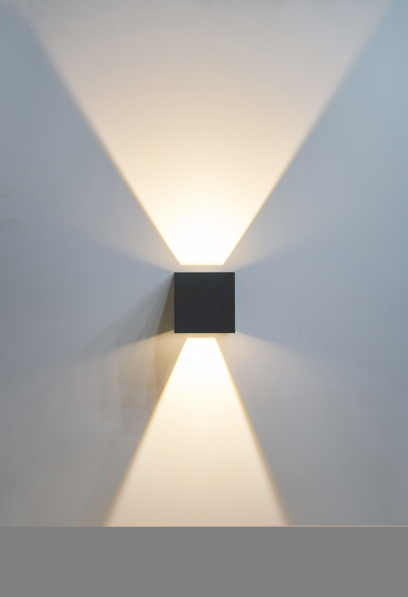 LIGHTING Светильник уличный светодиодный 5111 настенный 6Вт 4000К IP65 черный IEK