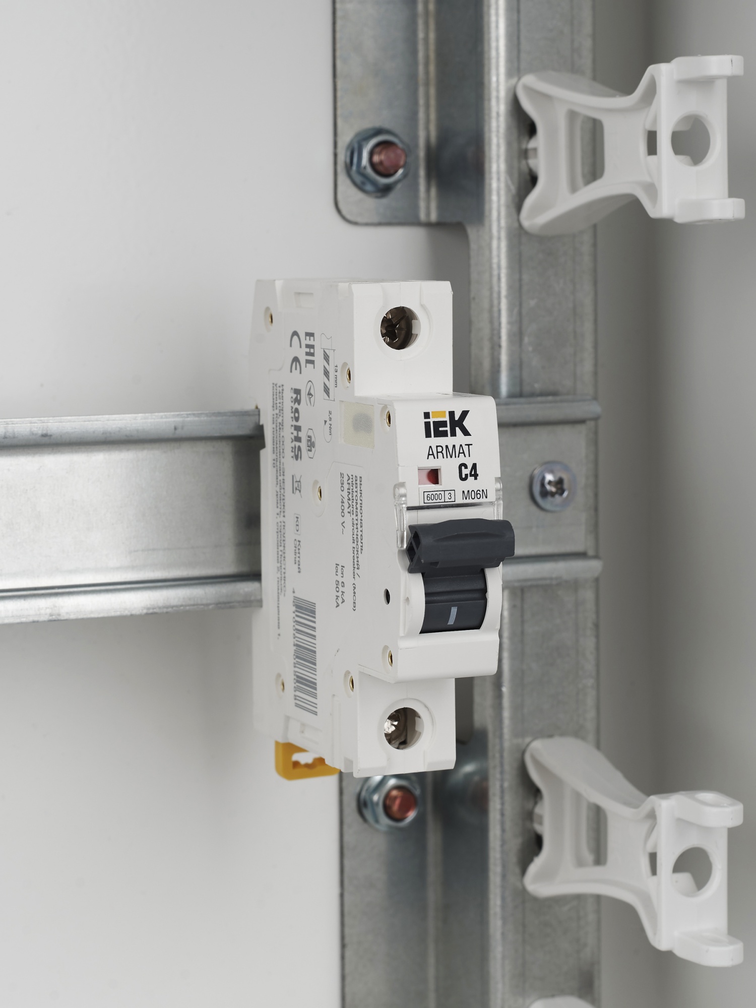 ARMAT Автоматический выключатель M06N 1P C 4А IEK